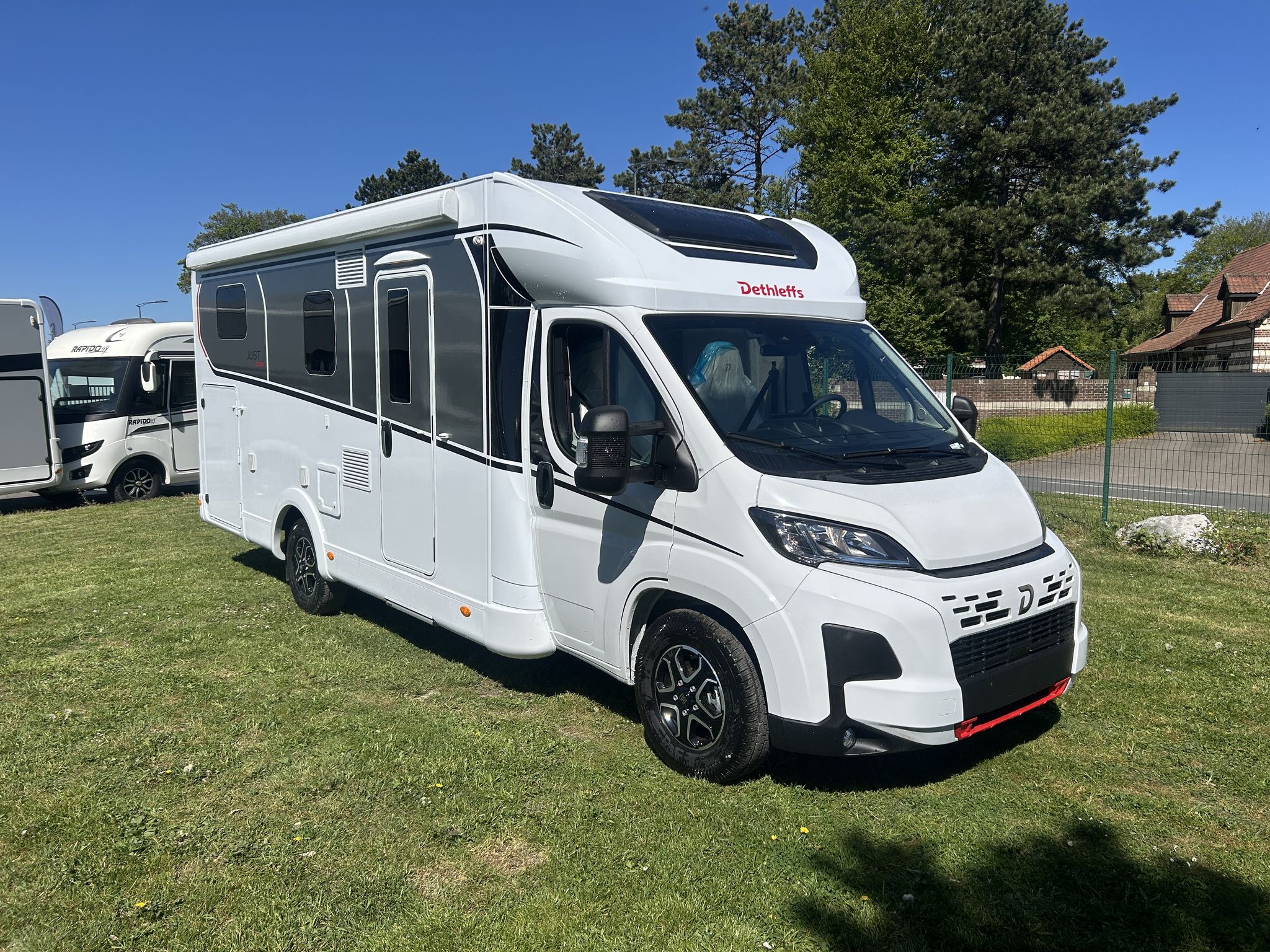 PROFILÉ DETHLEFFS JUST CAMP T7052EB – BOITE AUTO – TOUT ÉQUIPÉ