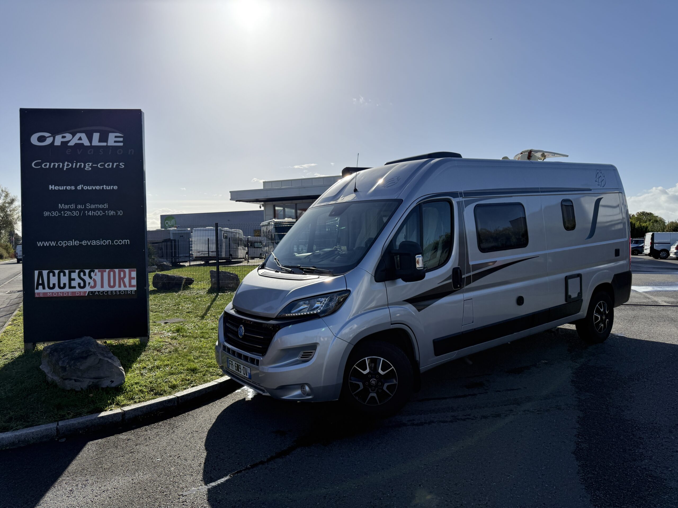 FOURGON – KNAUS BOXSTAR STREET 600 -BOITE AUTO /160CV- PACK COMPLET VICTRON LITHIUM – ATTELAGE – SUSP PNEUMATIQUES…