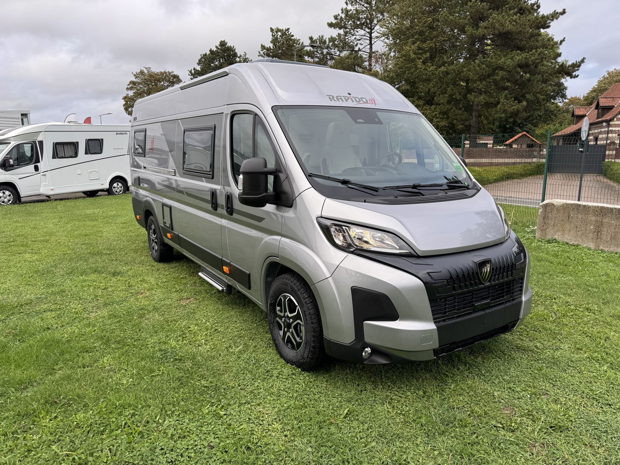 FOURGON RAPIDO V64 – LIT CENTRAL ! – BOITE AUTO – TOUT ÉQUIPÉ
